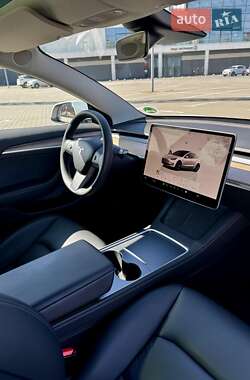 Седан Tesla Model 3 2022 в 