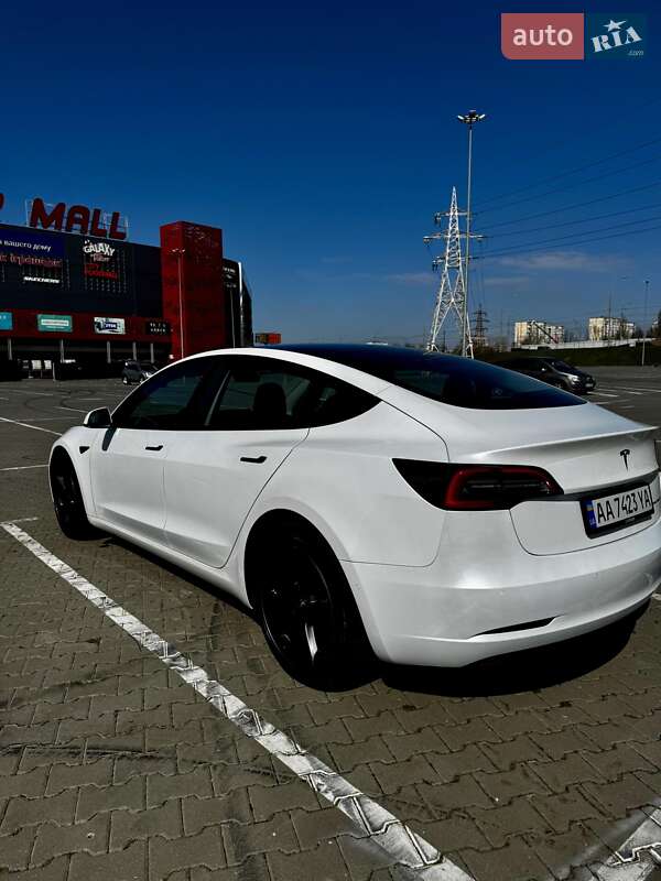Седан Tesla Model 3 2022 в Києві