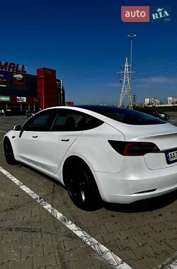 Седан Tesla Model 3 2022 в 