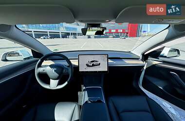 Седан Tesla Model 3 2022 в 