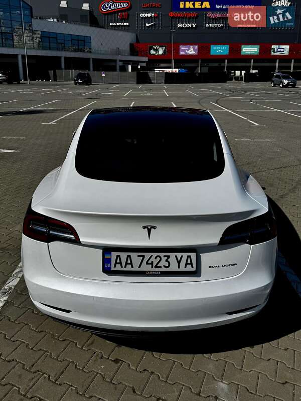 Седан Tesla Model 3 2022 в Києві