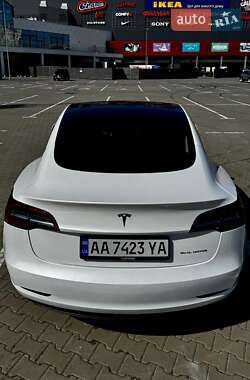 Седан Tesla Model 3 2022 в 