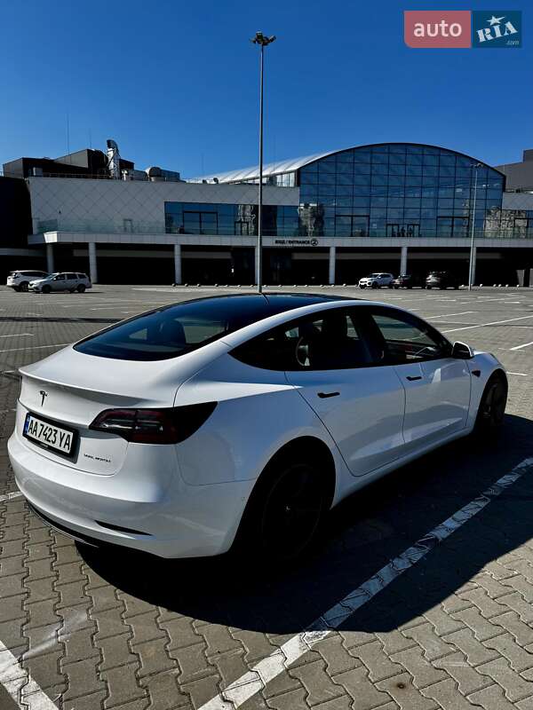 Седан Tesla Model 3 2022 в Києві