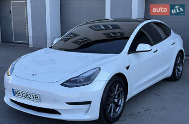 Седан Tesla Model 3 2022 в 