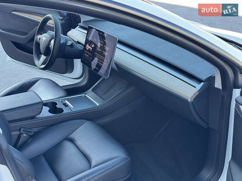 Седан Tesla Model 3 2022 в Виннице