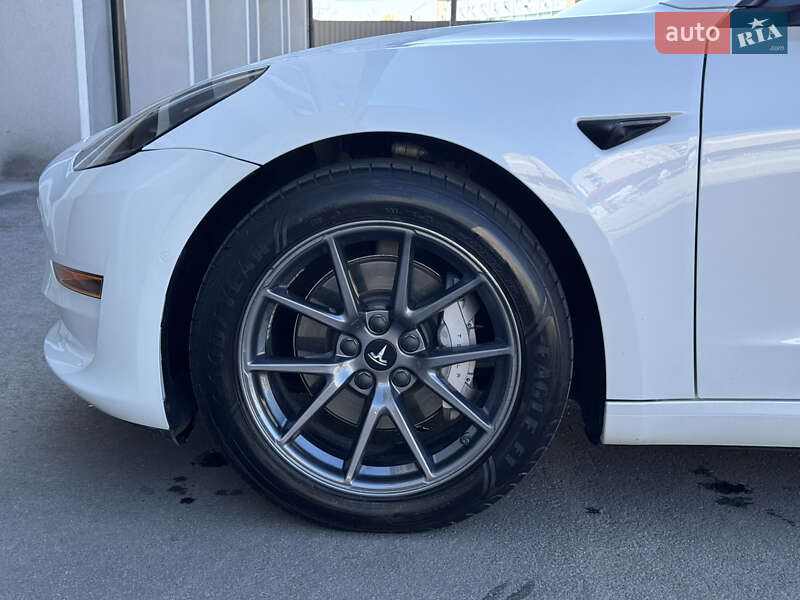Седан Tesla Model 3 2022 в Виннице