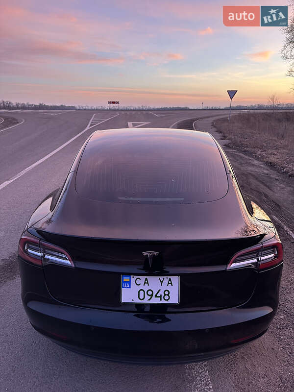 Седан Tesla Model 3 2020 в Черкассах