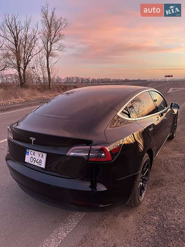 Седан Tesla Model 3 2020 в Черкассах