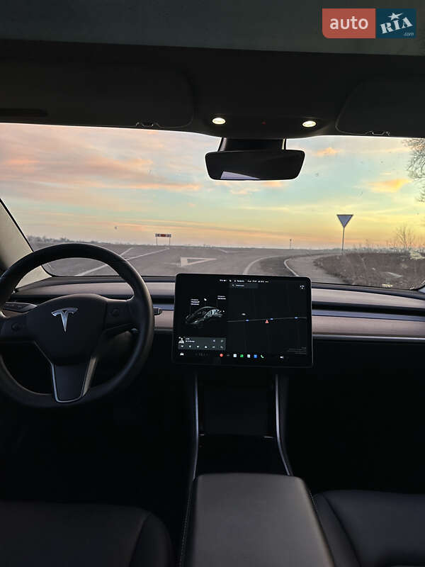 Седан Tesla Model 3 2020 в Черкассах