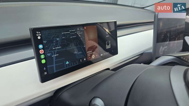 Седан Tesla Model 3 2018 в Ужгороде