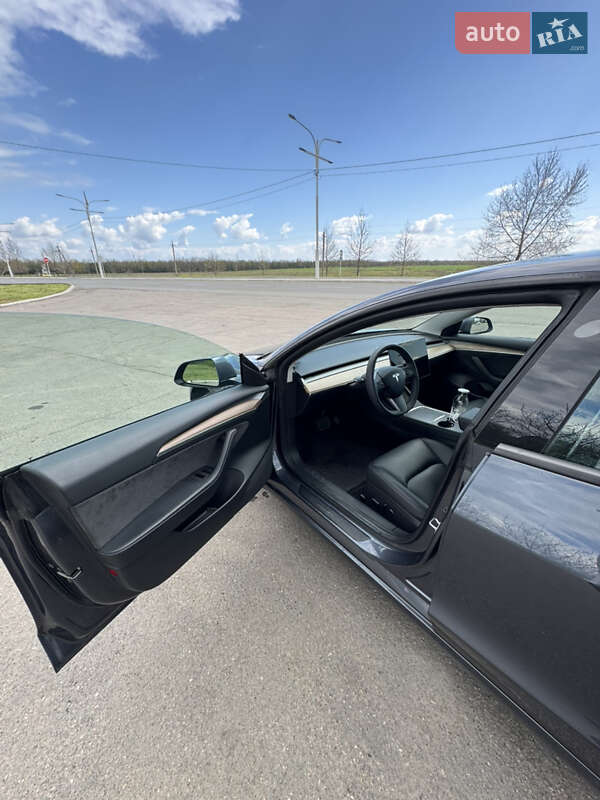 Седан Tesla Model 3 2023 в Одесі