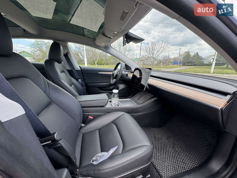 Седан Tesla Model 3 2023 в Одесі