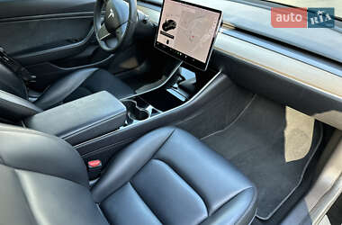 Седан Tesla Model 3 2019 в 