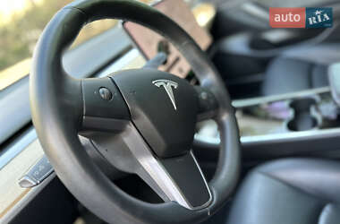Седан Tesla Model 3 2019 в 