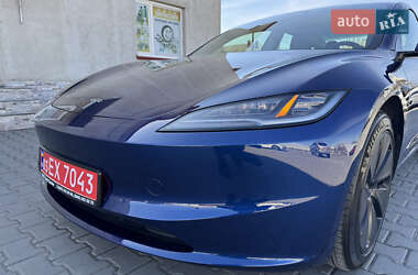 Седан Tesla Model 3 2024 в 