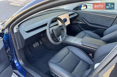 Седан Tesla Model 3 2024 в 