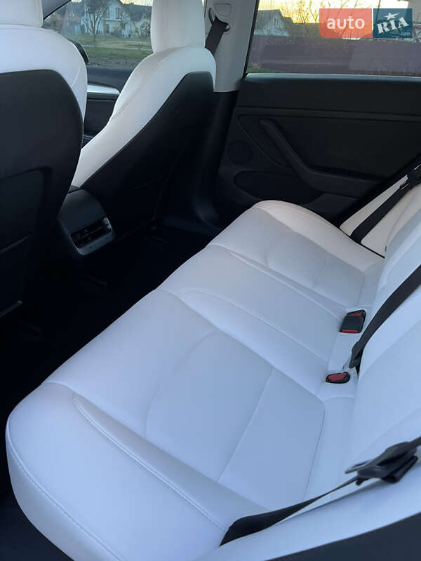 Седан Tesla Model 3 2021 в Івано-Франківську