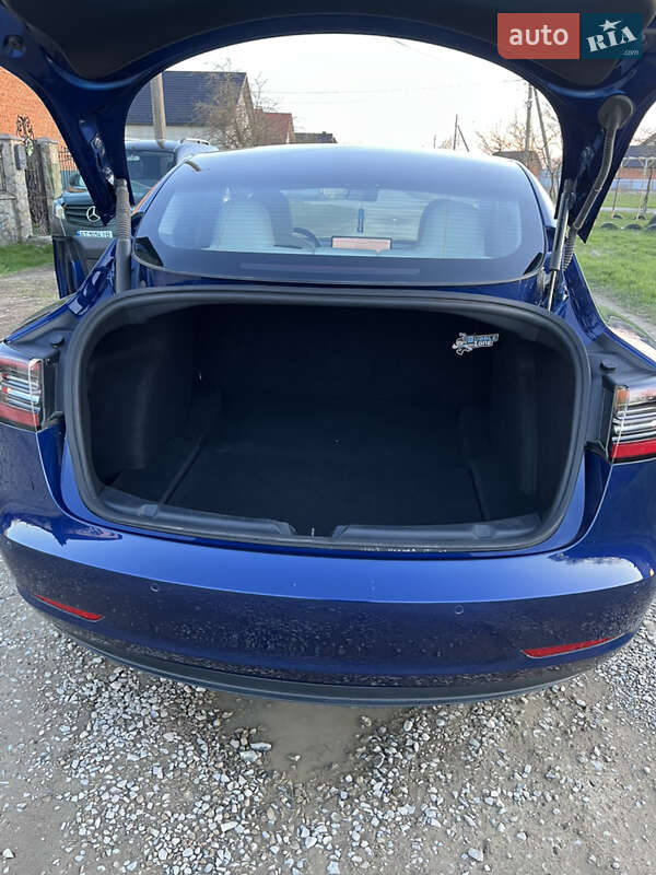 Седан Tesla Model 3 2021 в Івано-Франківську