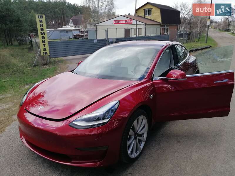 Седан Tesla Model 3 2018 в Черкасах