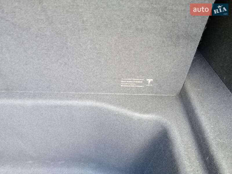 Седан Tesla Model 3 2018 в Черкасах