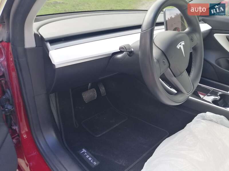 Седан Tesla Model 3 2018 в Черкасах