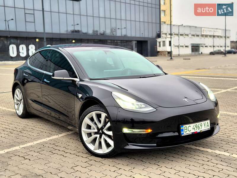 Седан Tesla Model 3 2018 в Львове
