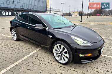 Седан Tesla Model 3 2018 в Львове