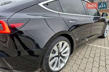 Седан Tesla Model 3 2018 в Львове
