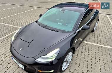 Седан Tesla Model 3 2018 в Львове