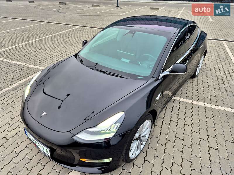 Седан Tesla Model 3 2018 в Львове