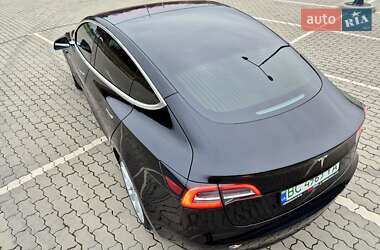 Седан Tesla Model 3 2018 в Львове
