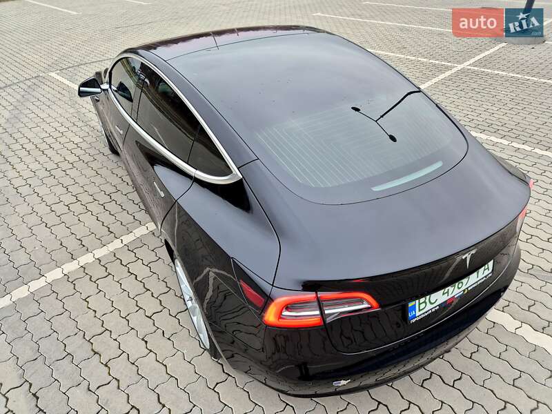 Седан Tesla Model 3 2018 в Львове