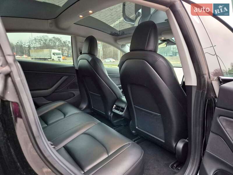 Седан Tesla Model 3 2018 в Львове