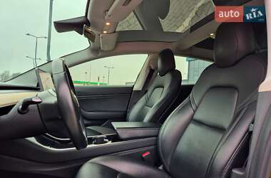 Седан Tesla Model 3 2018 в Львове