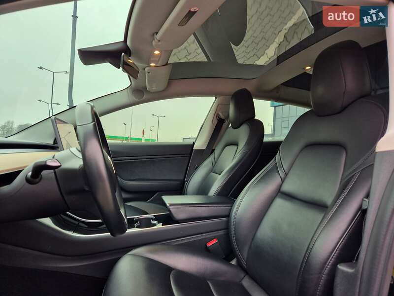 Седан Tesla Model 3 2018 в Львове