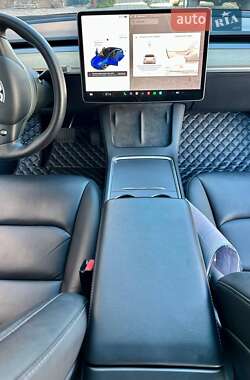Седан Tesla Model 3 2022 в 