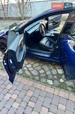 Седан Tesla Model 3 2022 в 