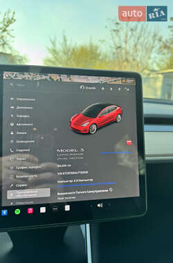 Седан Tesla Model 3 2020 в 