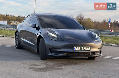 Седан Tesla Model 3 2021 в 