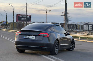 Седан Tesla Model 3 2021 в 
