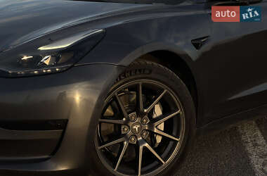 Седан Tesla Model 3 2021 в 
