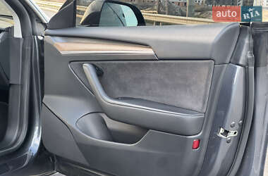 Седан Tesla Model 3 2021 в 
