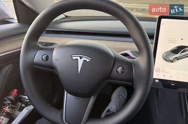 Седан Tesla Model 3 2021 в 