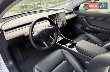 Седан Tesla Model 3 2019 в 