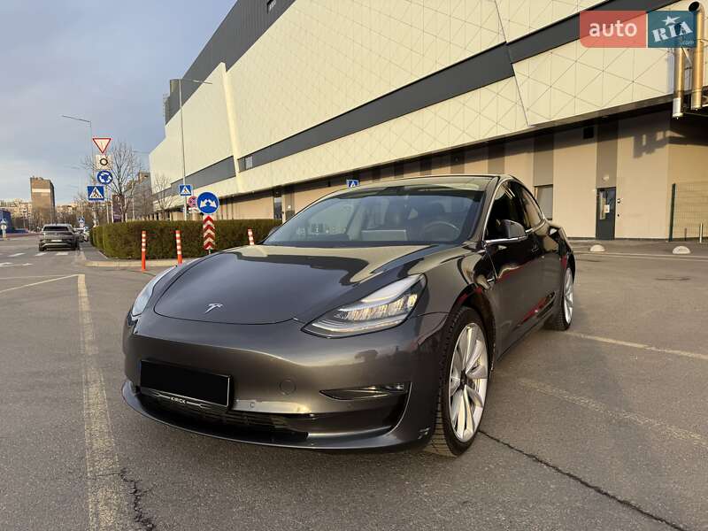 Седан Tesla Model 3 2018 в Киеве