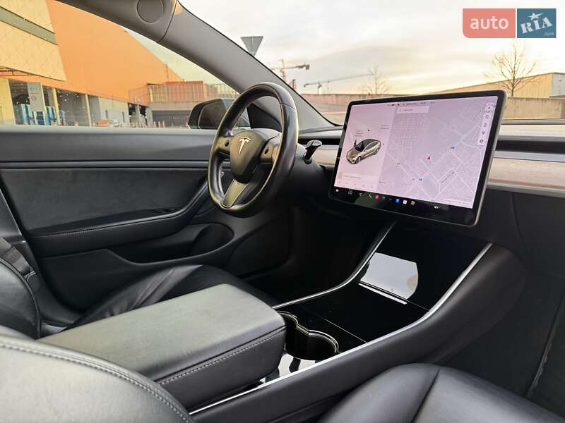 Седан Tesla Model 3 2018 в Киеве
