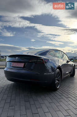 Седан Tesla Model 3 2023 в 