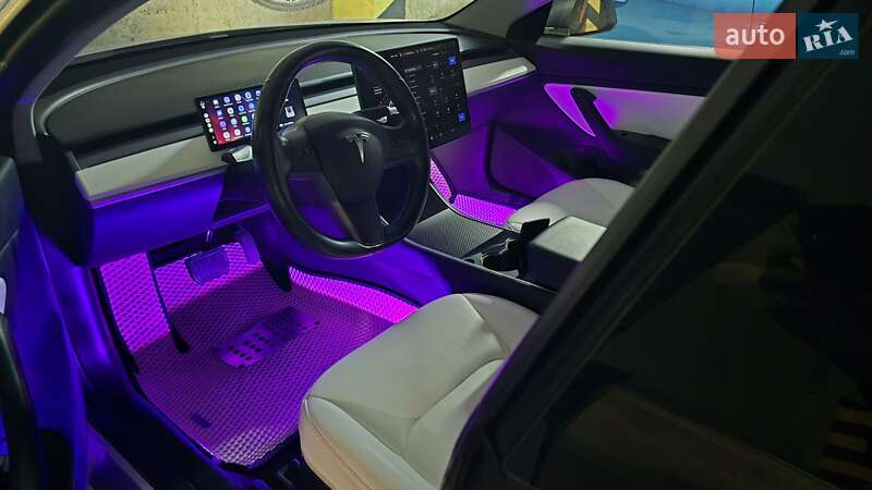 Седан Tesla Model 3 2018 в Ужгороде