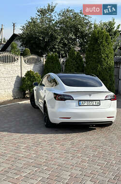 Седан Tesla Model 3 2020 в 