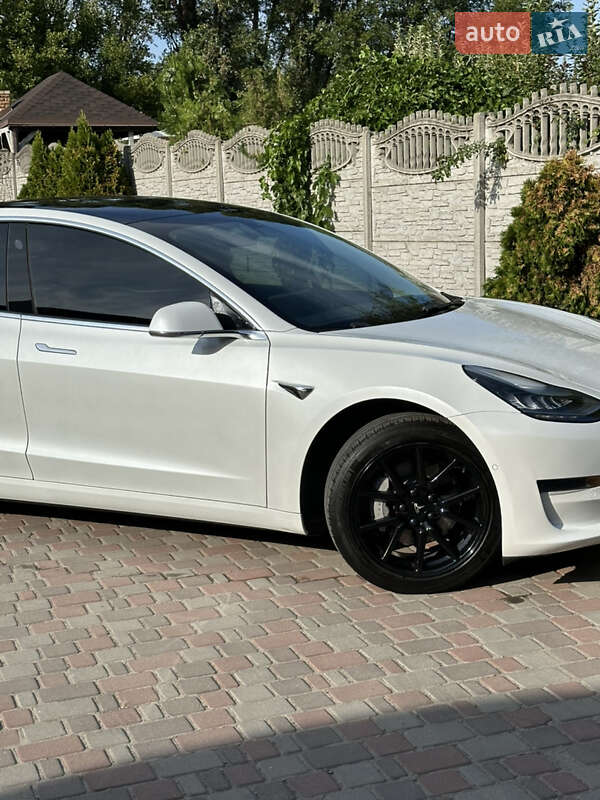 Седан Tesla Model 3 2020 в Запоріжжі